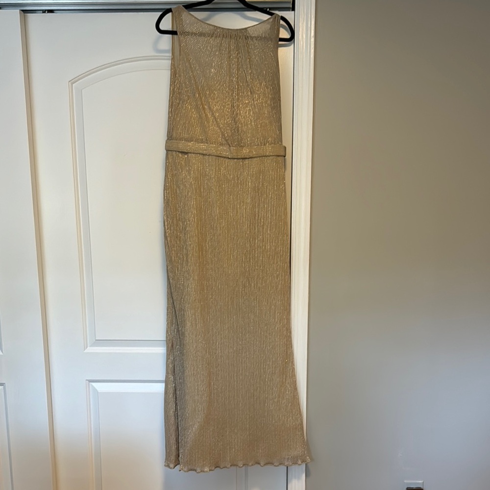 Elegant Gold Sleeveless Gown